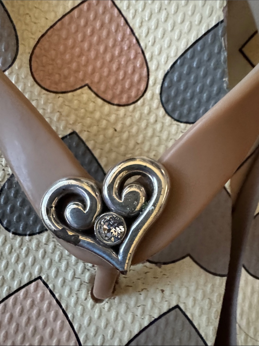 Women’s Heart-Print Beige Flip Flop Sandals - Picture 3 of 7